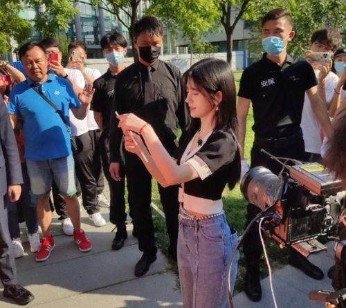 扫楼吃瓜,揭秘职场八卦背后的真相