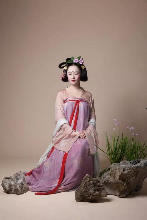 汉服复原小组吃瓜,揭秘古风服饰背后的匠心独运与吃瓜乐趣