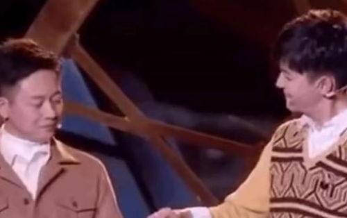 白色衬衫吃瓜视频,揭秘网络热传视频背后的故事